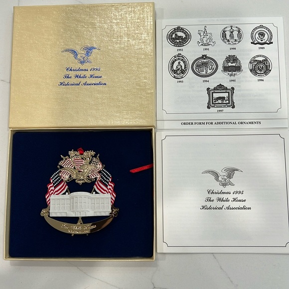 White House Christmas Honoring President Zachary Taylor Historical 1995 Ornament - Picture 1 of 7
